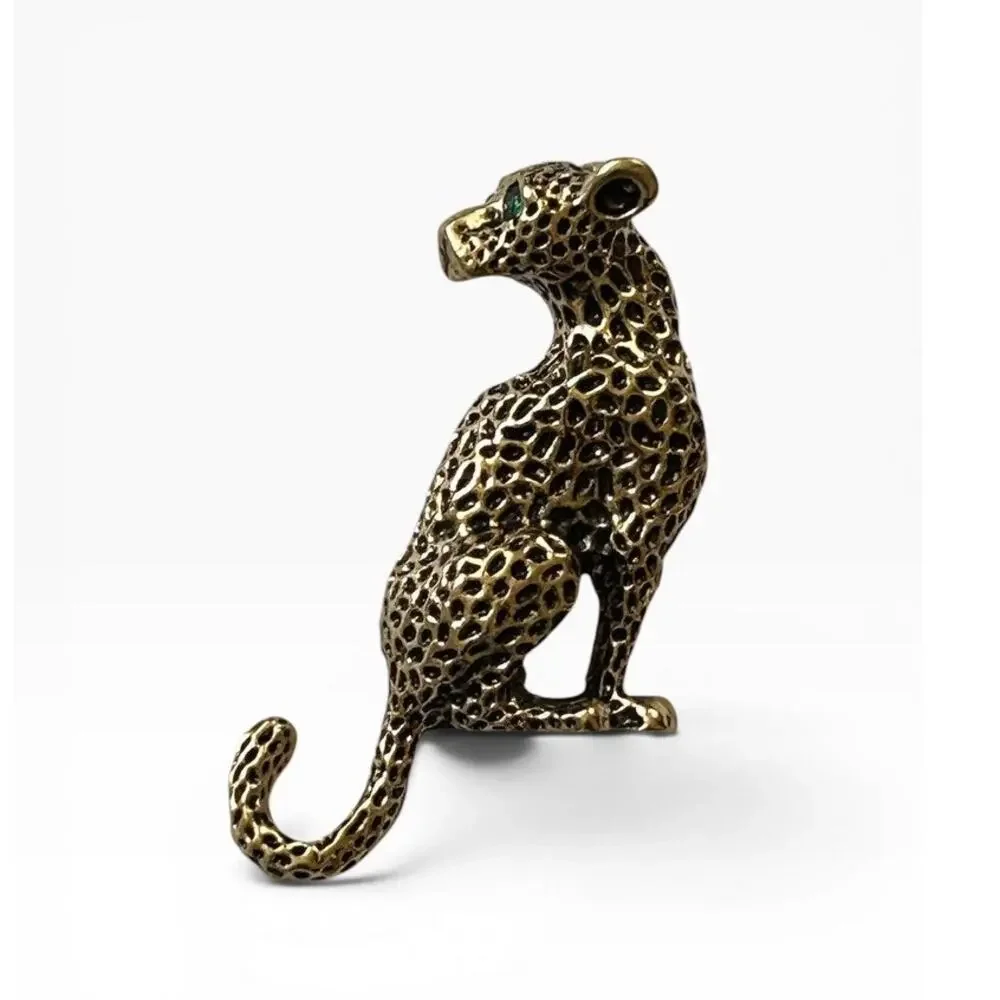 Title Vintage Gold/Brass Tone Leopard Figural Brooch Green Rhinestone Eyes 11g